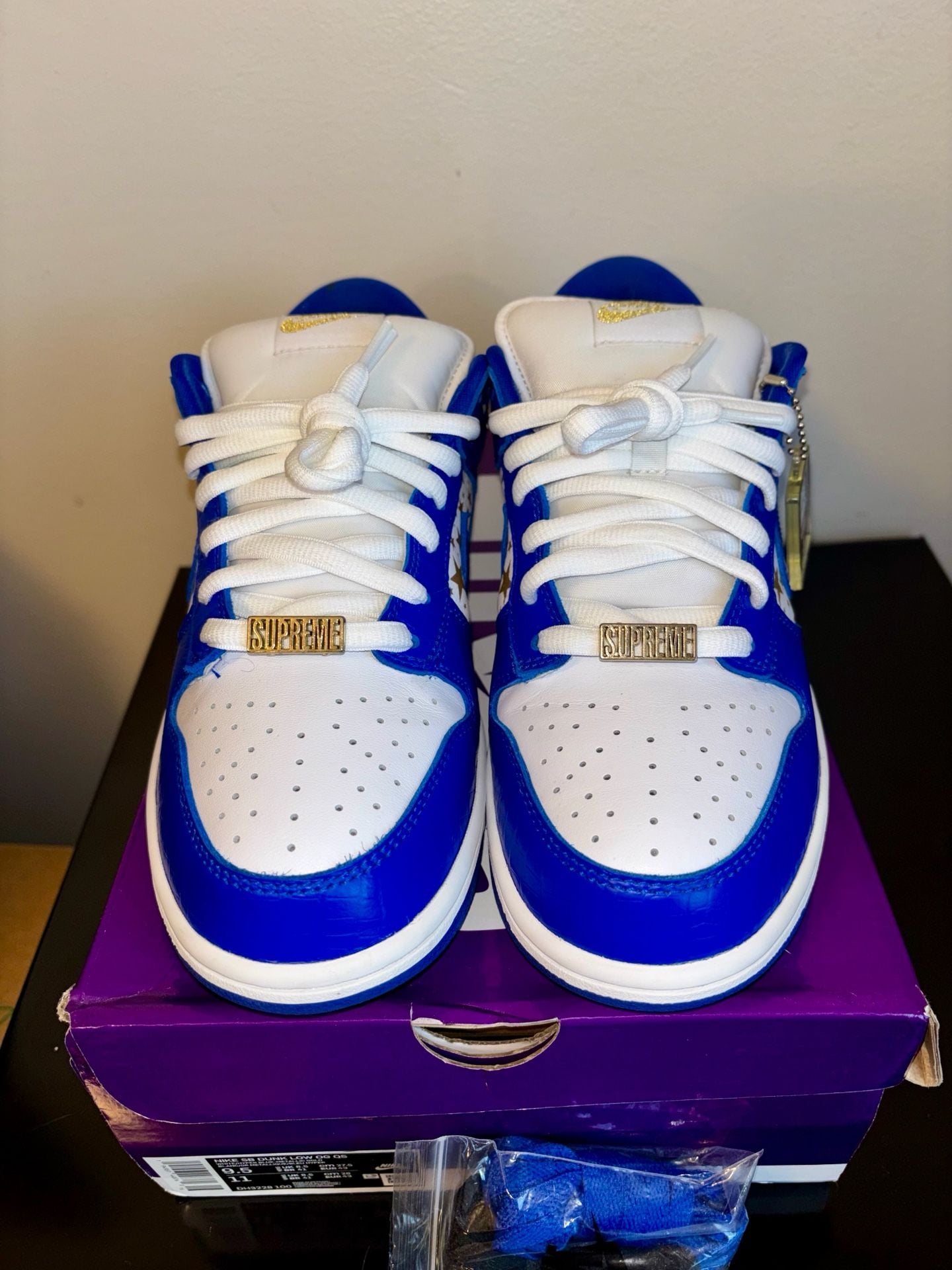 Supreme X Nike Sb Dunk Low Og Qs 'Hyper Royal' (2021). 9.5 Men’s